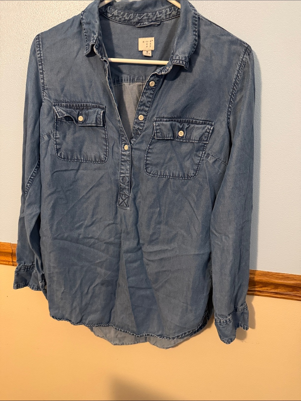 A New Day Blue Chambray Pullover Henley Denim Shirt Size Medium Women’s